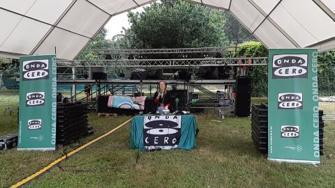 Susana Pedreira no set de radio instalado no festival en Pontevedra