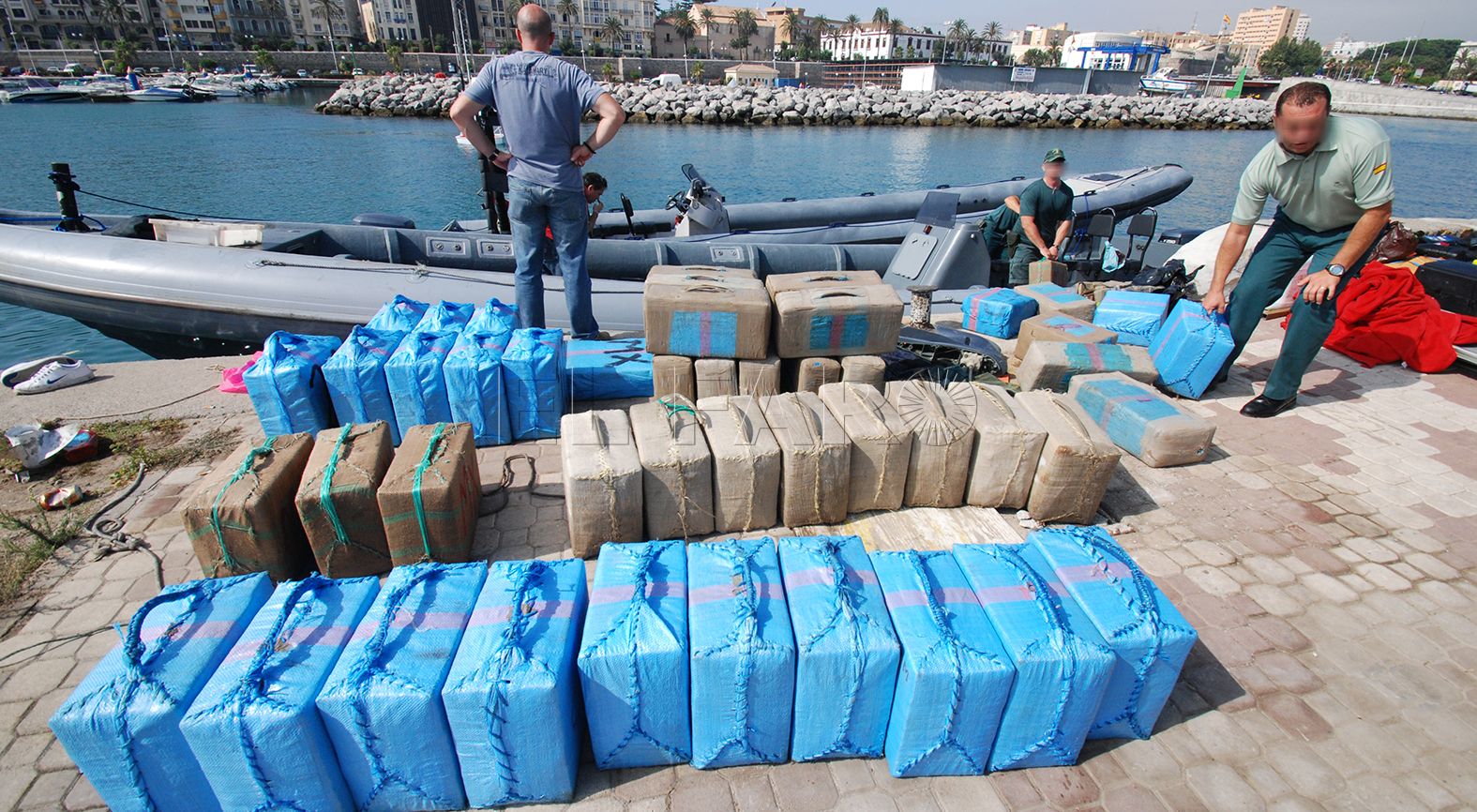 La Guardia CIvil interviene un cargamento de 3.500 kilogramos de hachís en un almacén del puerto de Ceuta La Guardia CIvil interviene un cargamento de 3.500 kilogramos de hachís en un almacén del puerto de Ceuta
