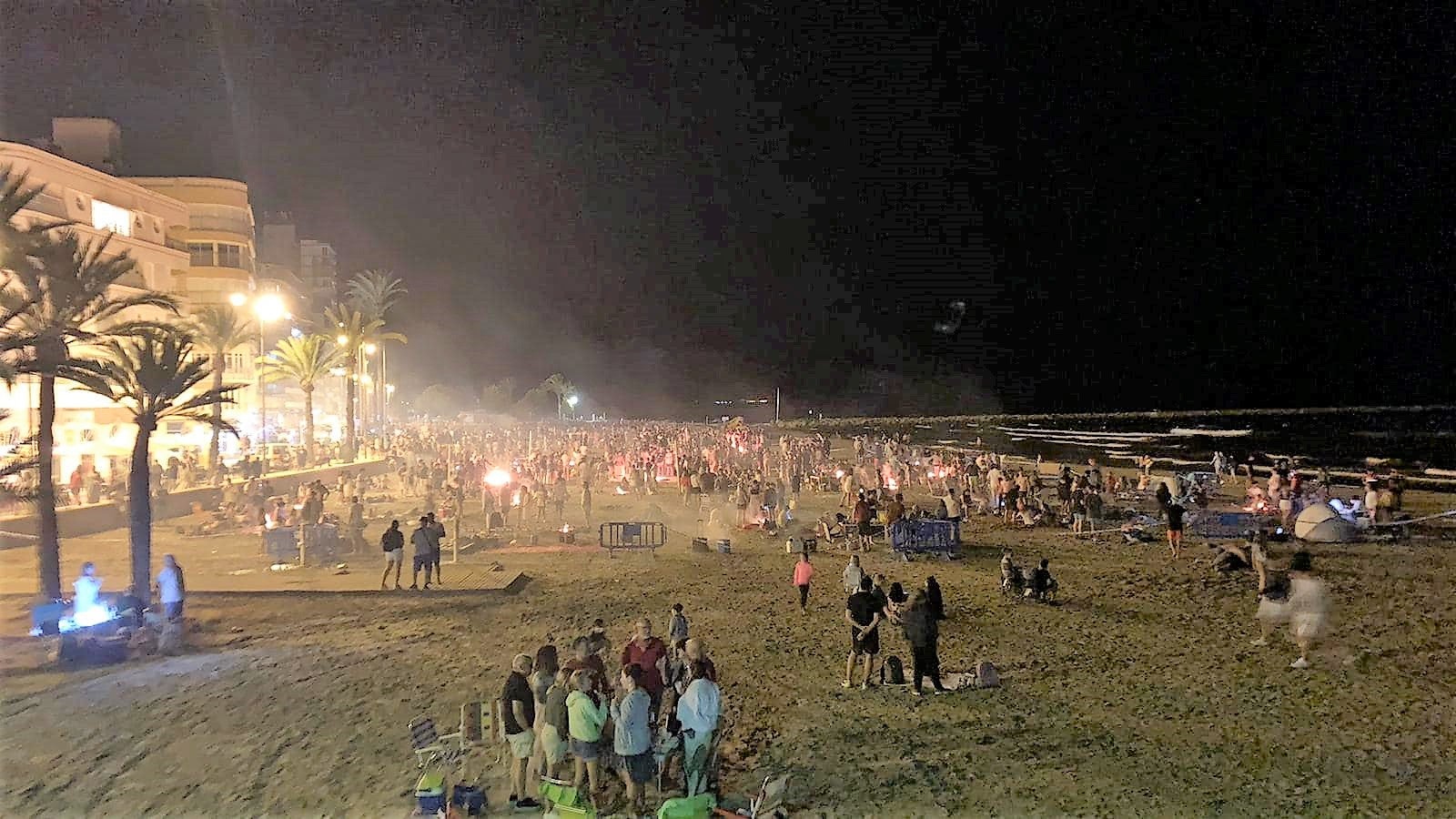 La noche de San Juan deja en las playas de Elche y Santa Pola siete toneladas de basura La noche de San Juan deja en las playas de Elche y Santa Pola siete toneladas de basura