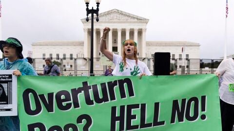 Activistas en favor del aborto protestas ante el Tribunal Supremo de EEUU