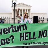Activistas en favor del aborto protestas ante el Tribunal Supremo de EEUU