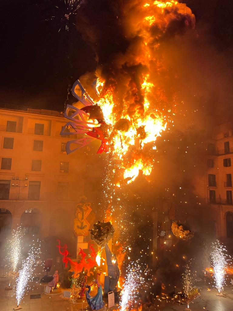 Alicante suma tres candidaturas para las hogueras oficiales de 2027, dos proyectos para el monumento adulto y uno para el infantil Alicante suma tres candidaturas para las hogueras oficiales de 2027, dos proyectos para el monumento adulto y uno para el infantil