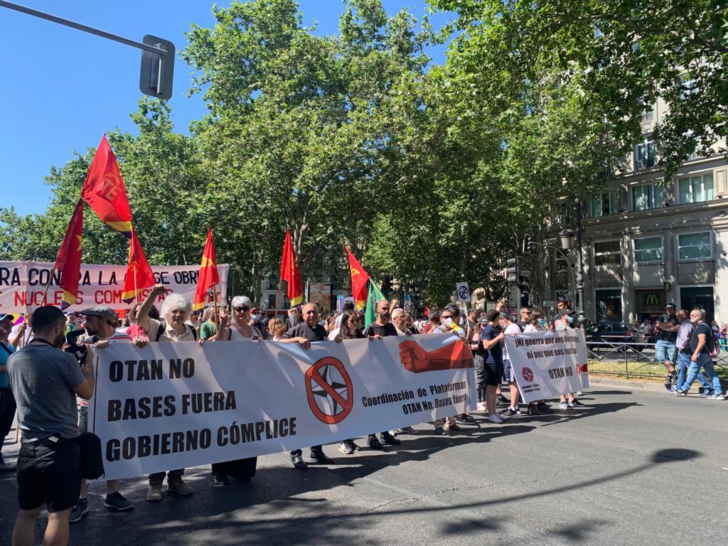 La plataforma 'OTAN No' se manifiesta en Madrid con presencia de cargos de IU y del Gobierno La plataforma 'OTAN No' se manifiesta en Madrid con presencia de cargos de IU y del Gobierno