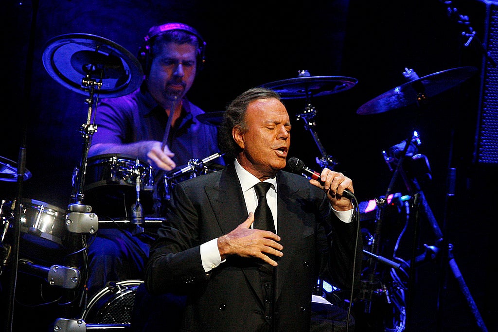 La historia detrás de la canción 'Hey!' de Julio Iglesias La historia detrás de la canción 'Hey!' de Julio Iglesias