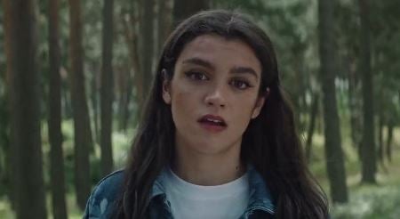 La cantante Amaia Romero "atropellada" en la última campaña de la DGT La cantante Amaia Romero "atropellada" en la última campaña de la DGT