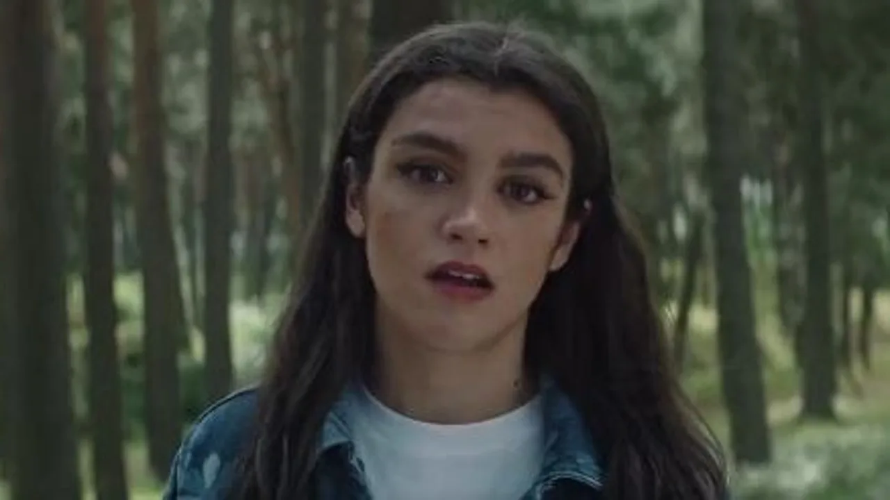 La cantante Amaia Romero "atropellada" en la última campaña de la DGT