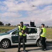 Agentes del Equipo PEGASO de la Guardia Civil en el Aeropuerto Alicante-Elche 'Miguel Hernández'.