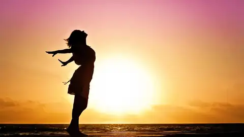 Imagen de archivo de una silueta de una mujer Imagen de archivo de una silueta de una mujer/ Pixabay