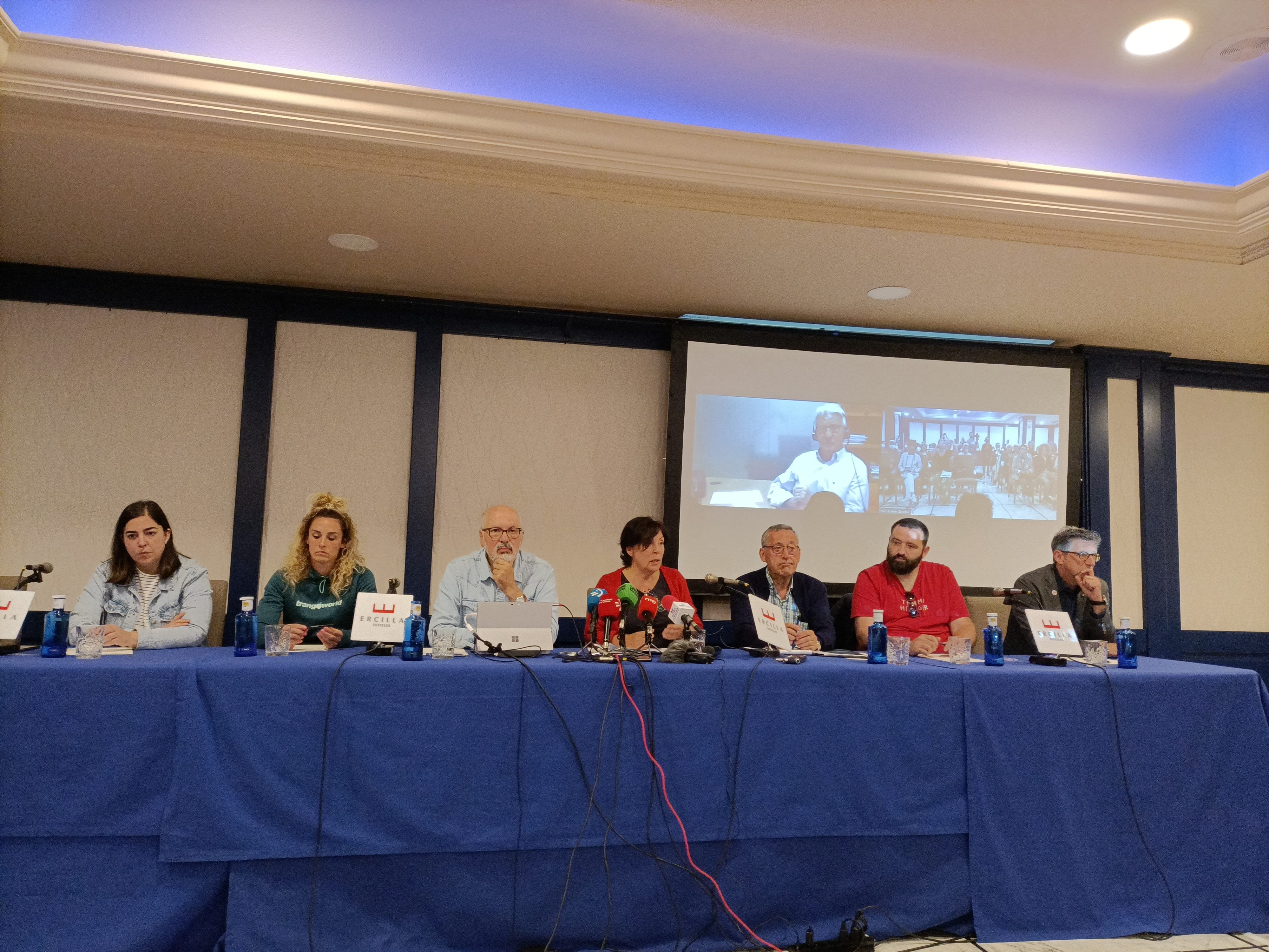 Los profesores jubilados exigen al Gobierno que no recurra y cumpla la sentencia Los profesores jubilados exigen al Gobierno que no recurra y cumpla la sentencia