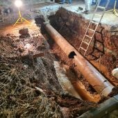 Aguas de Alcázar detecta y arregla con celeridad un tramo de la tubería general de abastecimiento