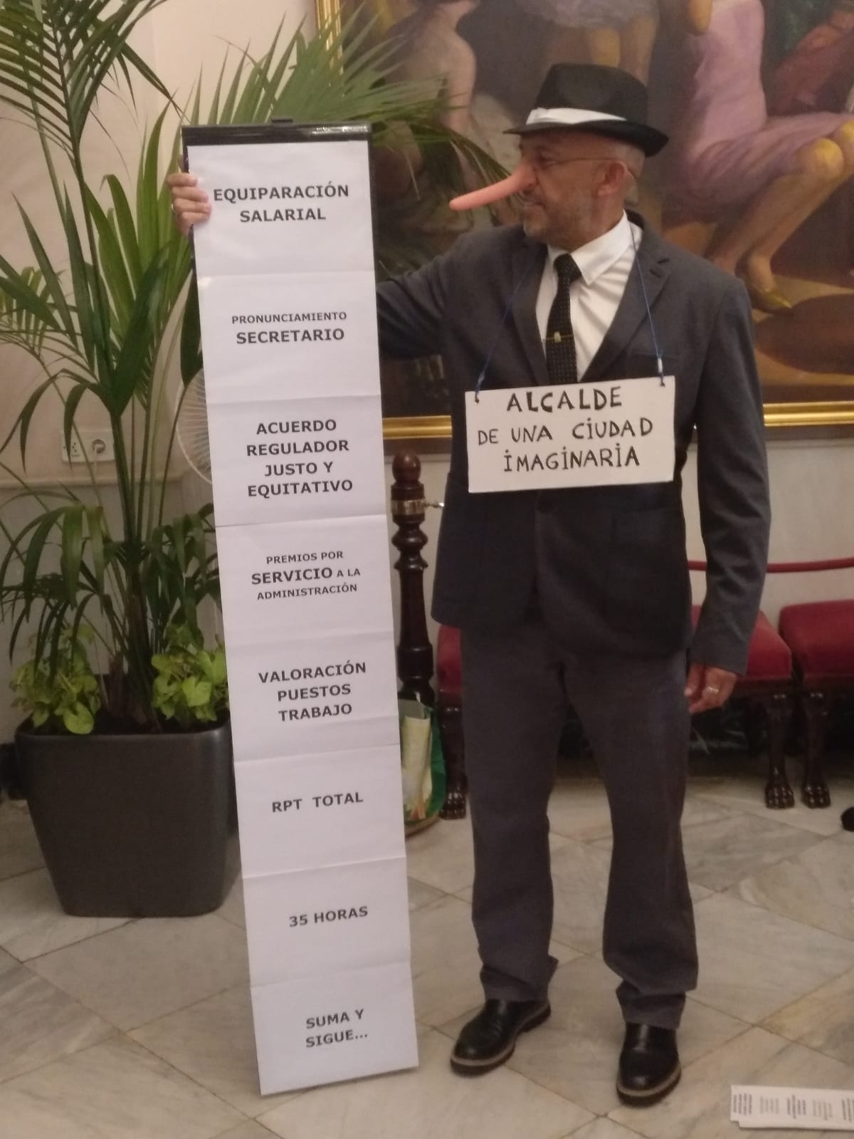 Más allá del viral: el conflicto laboral que esconde la intervención 'cantada' del Pleno de Cádiz Más allá del viral: el conflicto laboral que esconde la intervención 'cantada' del Pleno de Cádiz
