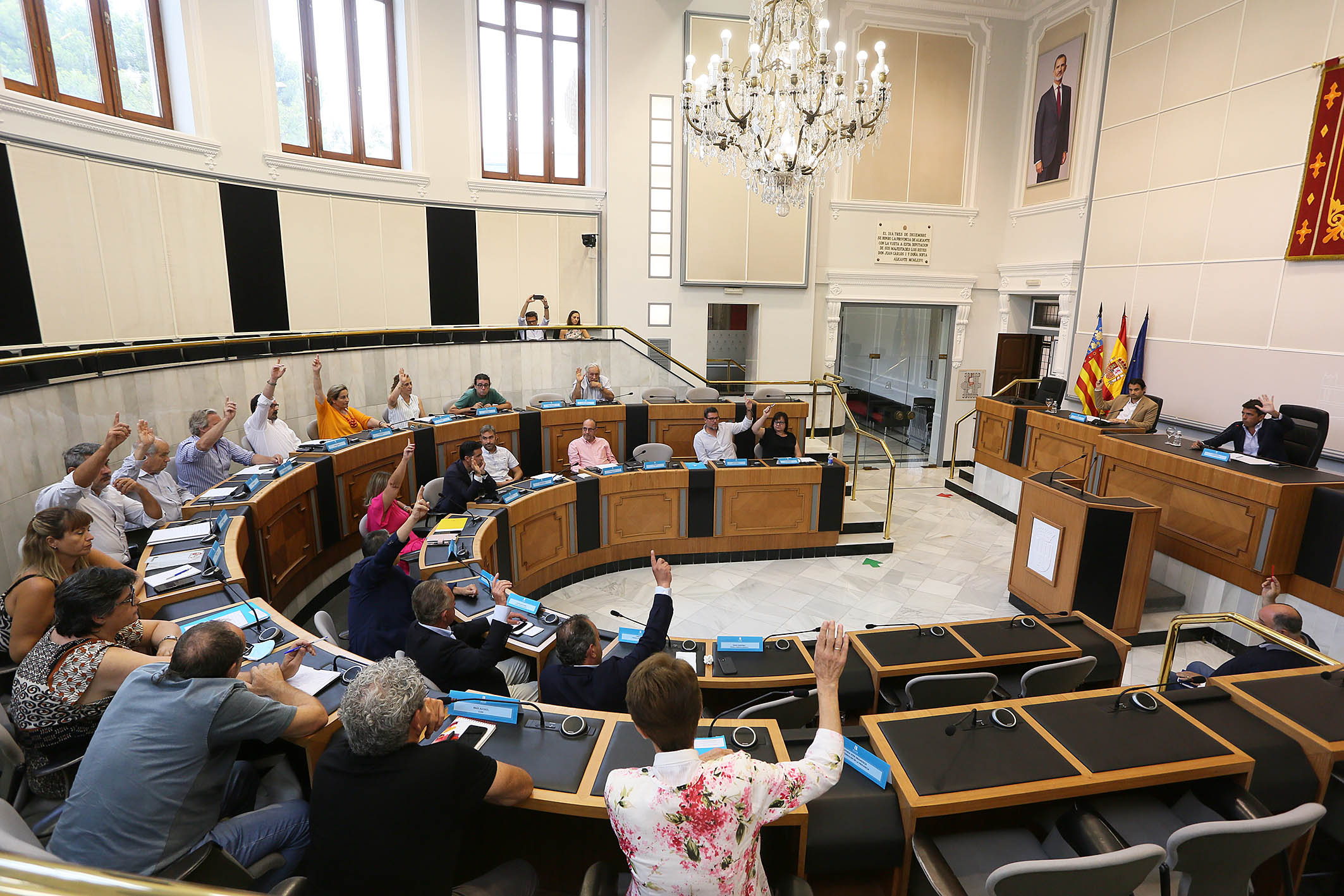 El Consejo Económico y Social de la provincia de Alicante rechaza la tasa turística con la oposición de PSOE, Compromís y sindicatos El Consejo Económico y Social de la provincia de Alicante rechaza la tasa turística con la oposición de PSOE, Compromís y sindicatos