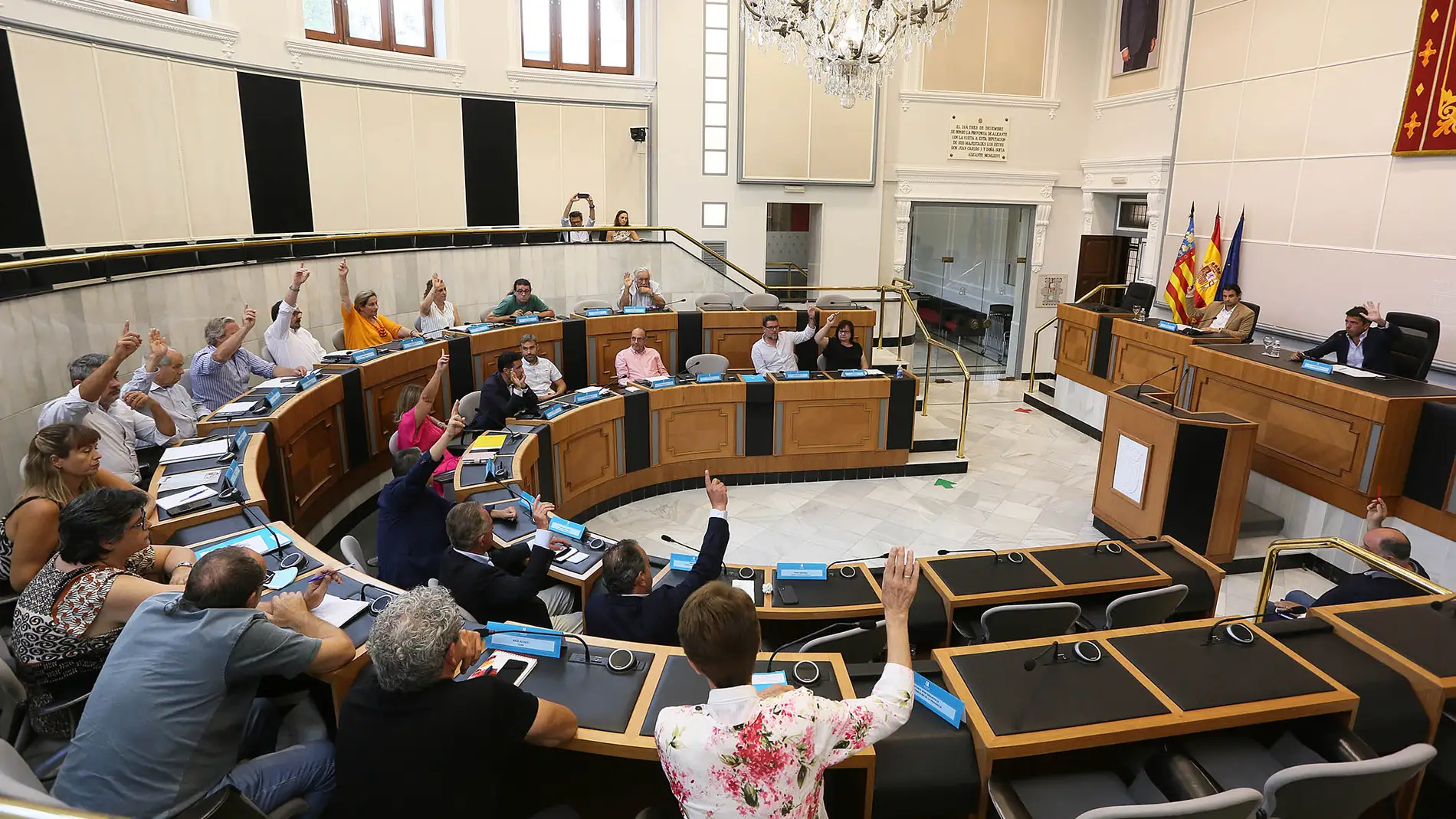 La votación en el salón de Plenos donde se reúne el Consejo Económico y Social 