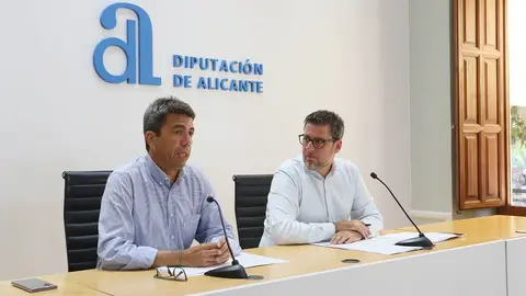 Carlos Mazón y Javier Gutiérrez en la sala de prensa de la Diputación 