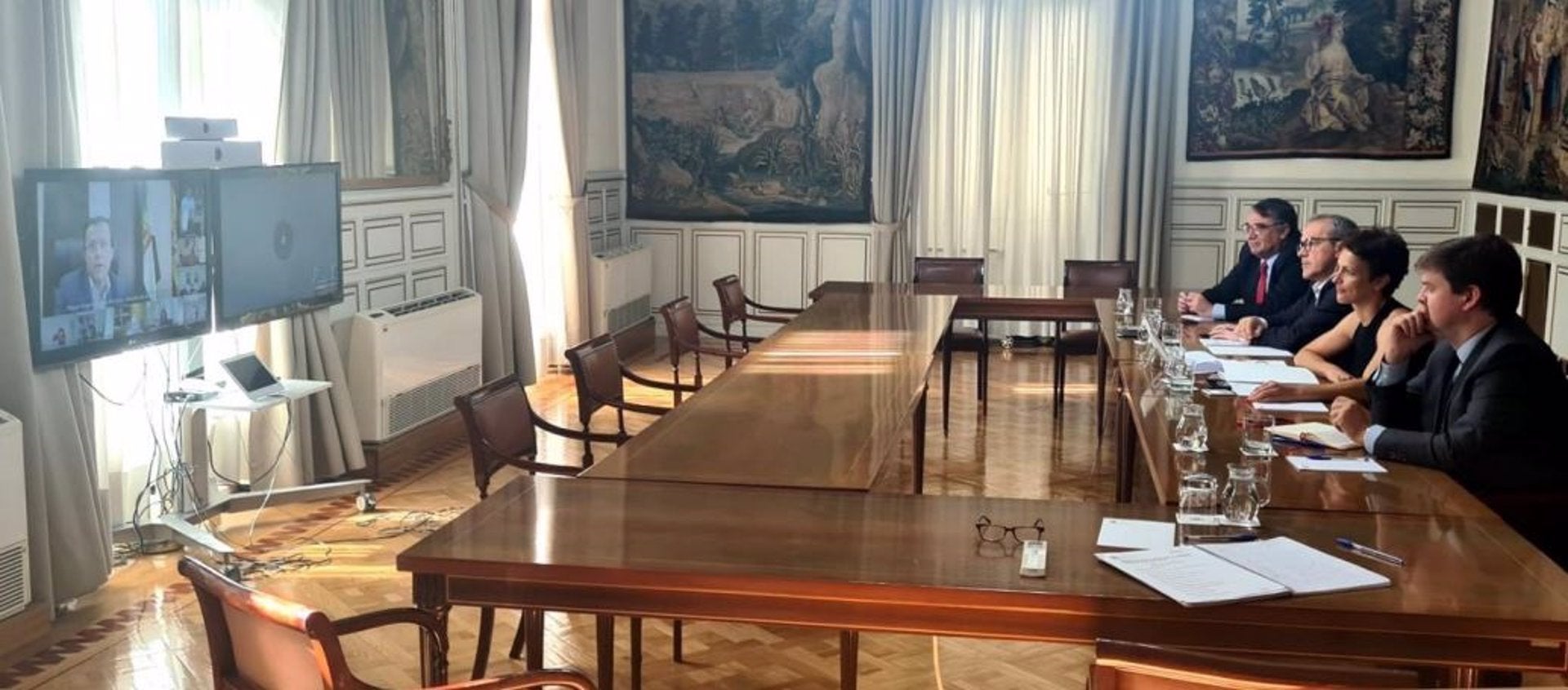 Cinco ministerios asisten al grupo de colaboración entre administraciones para la fusión de Don Benito y Villanueva Cinco ministerios asisten al grupo de colaboración entre administraciones para la fusión de Don Benito y Villanueva