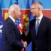 Joe Biden y Jens Stoltenberg durante la cumbre de la OTAN en Madrid