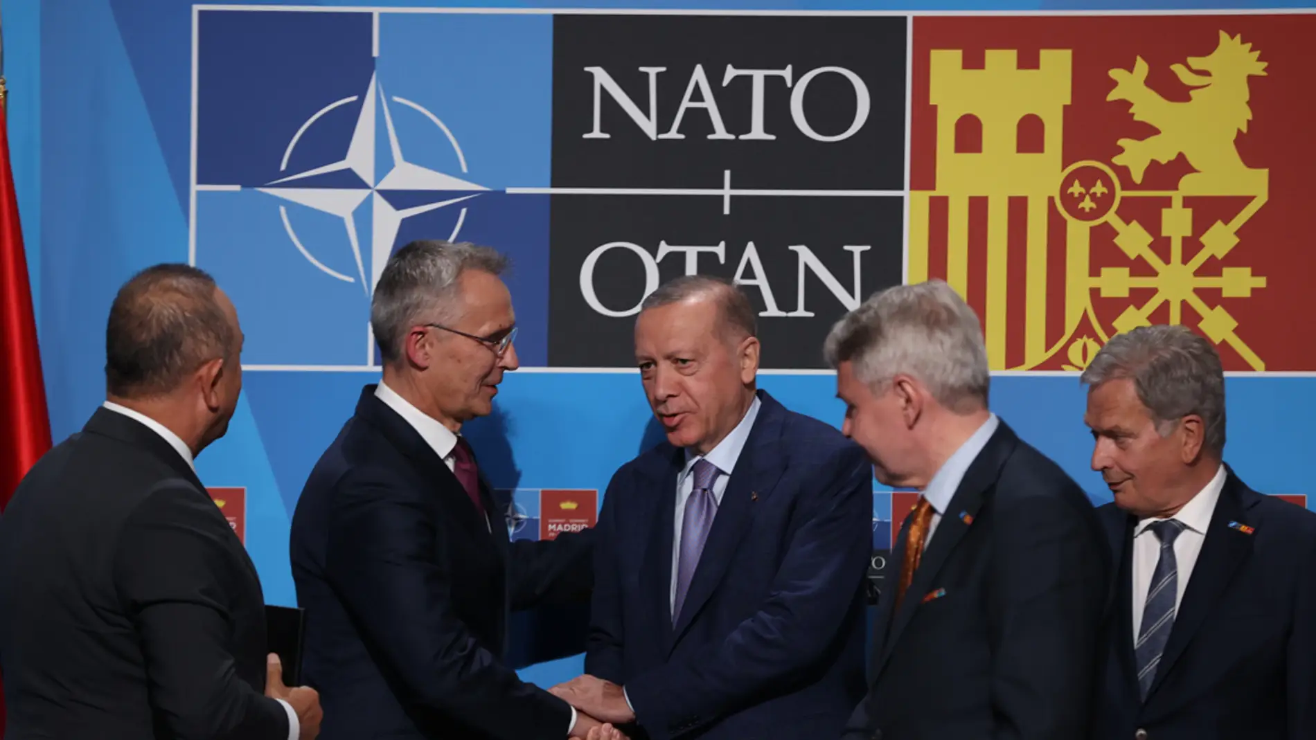 El secretario general de la OTAN, Jens Stolteneberg, y el presidente turco, Recep Tayyip Erdogan; este martes en las instalaciones del IFEMA, en Madrid