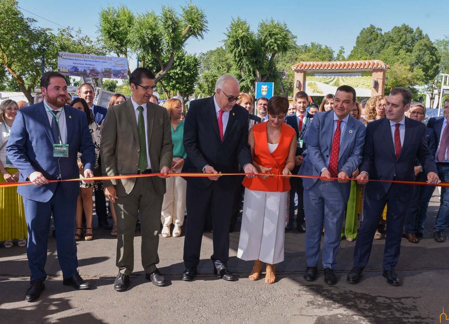 Isabel Rodríguez, en la inauguración de FERCAM en Manzanares: “El compromiso del Gobierno con el sector agrario se demuestra con hechos y con el BOE, no con fotos” Isabel Rodríguez, en la inauguración de FERCAM en Manzanares: “El compromiso del Gobierno con el sector agrario se demuestra con hechos y con el BOE, no con fotos”