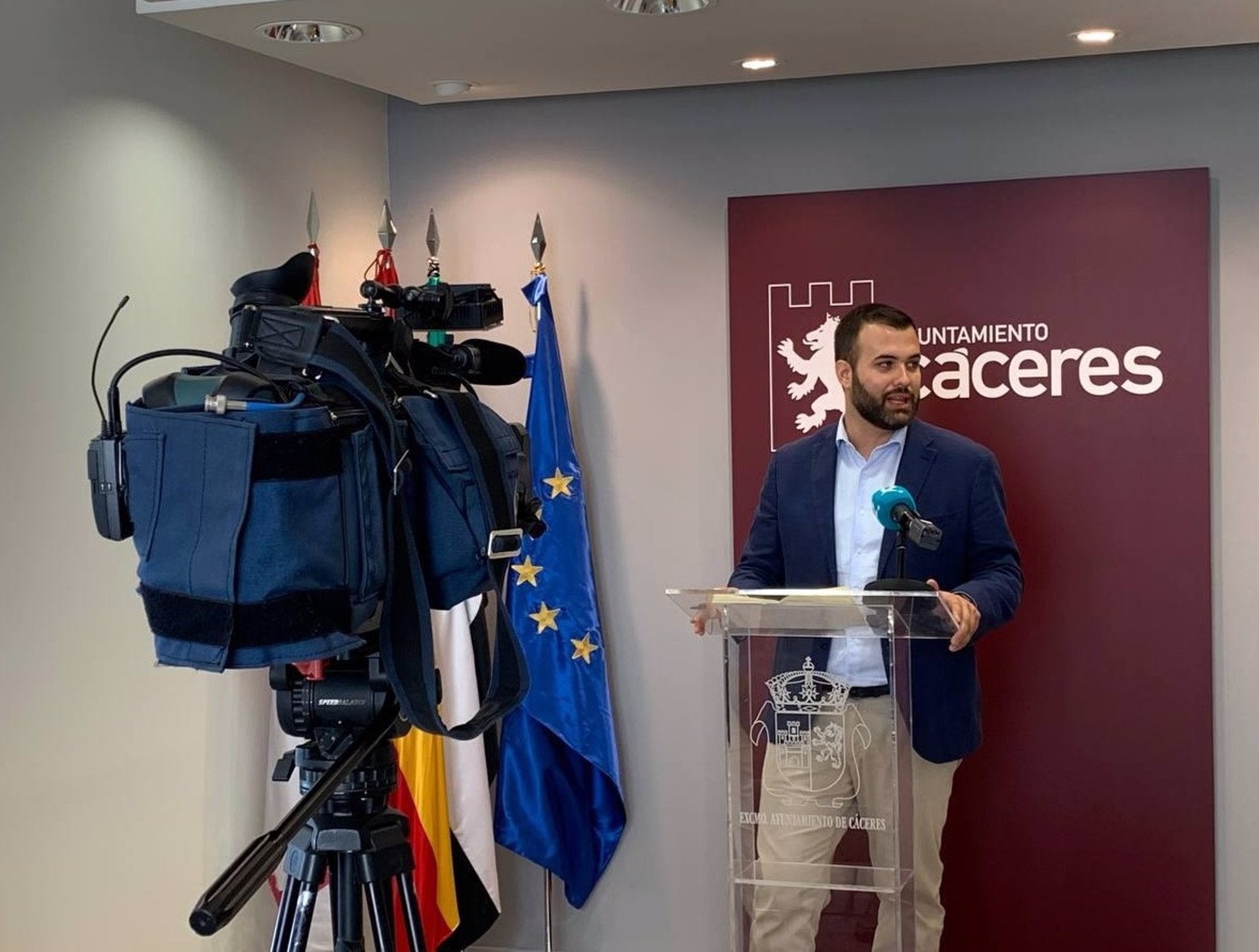 El alcalde de Cáceres defiende que la actuación policial en el desalojo del Pleno ha sido "medida y proporcional" El alcalde de Cáceres defiende que la actuación policial en el desalojo del Pleno ha sido "medida y proporcional"