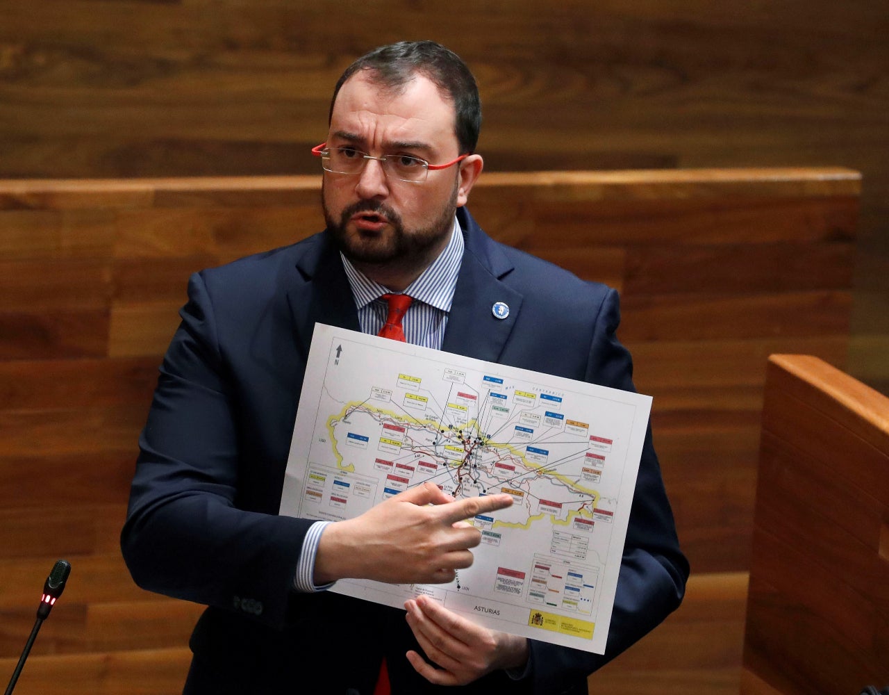 Adrián Barbón anuncia que todo está listo para abrir la regasificadora en Gijón Adrián Barbón anuncia que todo está listo para abrir la regasificadora en Gijón