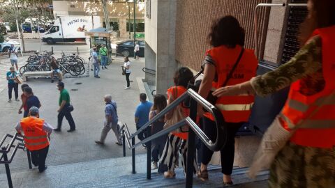 Personas evacuadas del edificio