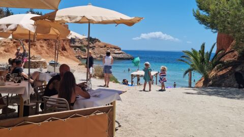 Chiringuito &#39;Sa Caleta&#39; en la playa de Es Bol Nou, Ibiza