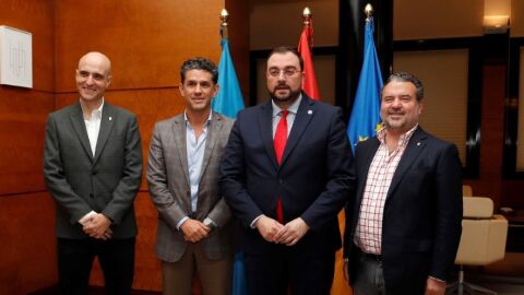 Reuni&oacute;n del equipo de Orlegi Sports con Adri&aacute;n Barb&oacute;n