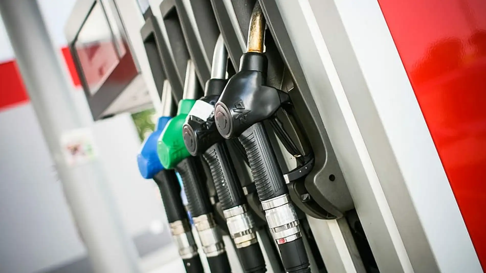 Las organizaciones de consumidores piden medidas para paliar la subida de los combustibles