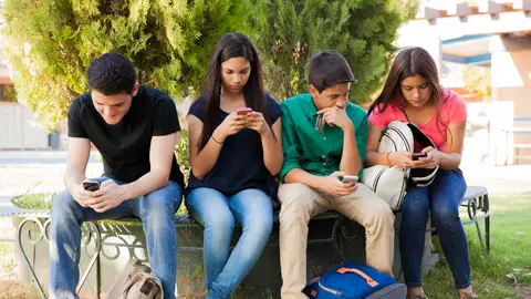 El abuso de redes sociales de los adolescentes: hasta tres perfiles por persona