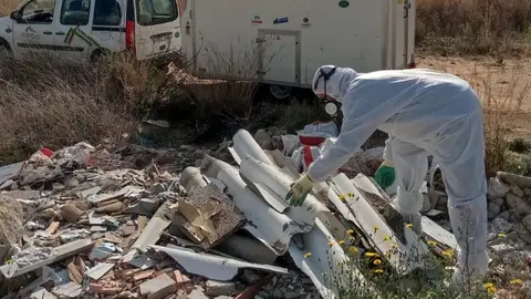 La retirada del amianto se produce en condiciones de seguridad muy calculadas La retirada del amianto se produce en condiciones de seguridad muy calculadas