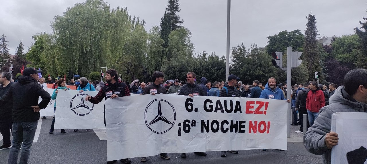 Los trabajadores de Mercedes paran por tercera vez la producción y anuncian más días de huelga Los trabajadores de Mercedes paran por tercera vez la producción y anuncian más días de huelga