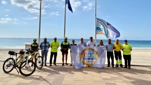 Izado de banderas qualitur en LA vila Joisoa Izado de banderas qualitur en LA vila Joisoa