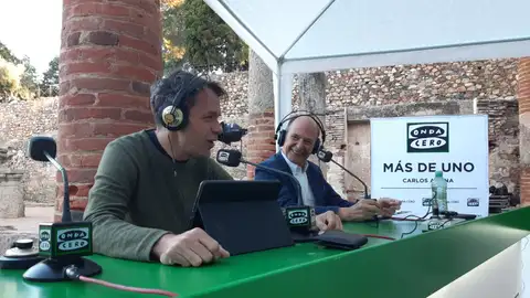 Carlos Rodríguez Braun y Rubén Amón desde el Teatro Romano de Mérida Carlos Rodríguez Braun y Rubén Amón desde el Teatro Romano de Mérida