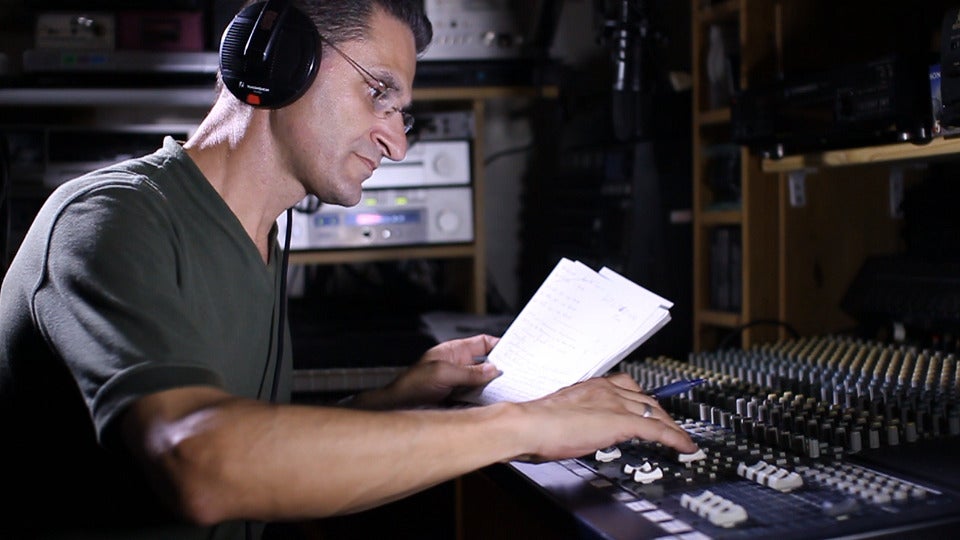 Pedro Amorós: Las señales de radio registradas, cuyo origen está situado fuera de nuestra galaxia, podrían haber sido emitidas hace siglos Pedro Amorós: Las señales de radio registradas, cuyo origen está situado fuera de nuestra galaxia, podrían haber sido emitidas hace siglos