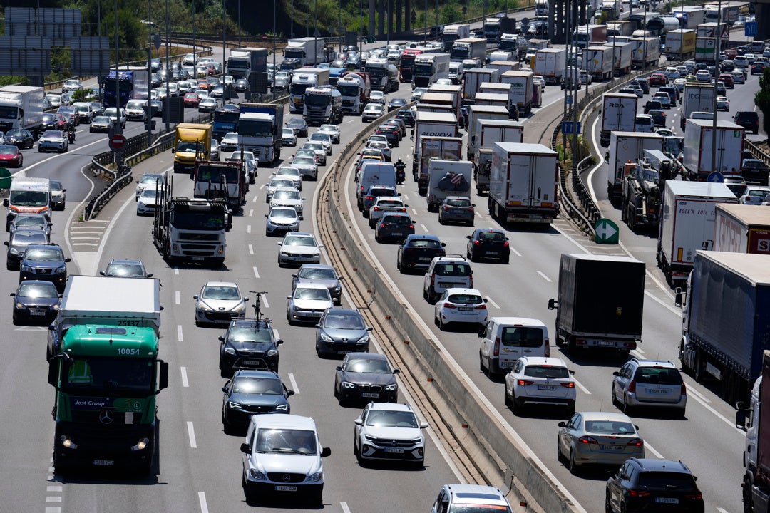 La DGT calcula 4,5 millones de desplazamientos en la primera operación salida del verano La DGT calcula 4,5 millones de desplazamientos en la primera operación salida del verano