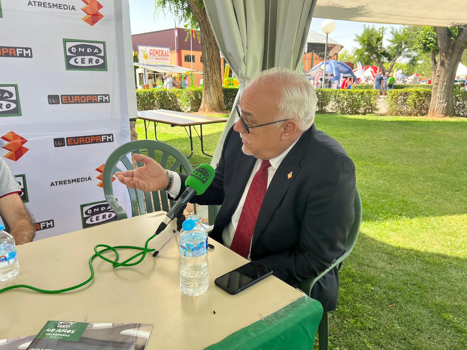 Julián Nieva revalida la alcaldía en Manzanares y se convierta en el hombre fuerte del PSOE en la comarca Julián Nieva revalida la alcaldía en Manzanares y se convierta en el hombre fuerte del PSOE en la comarca