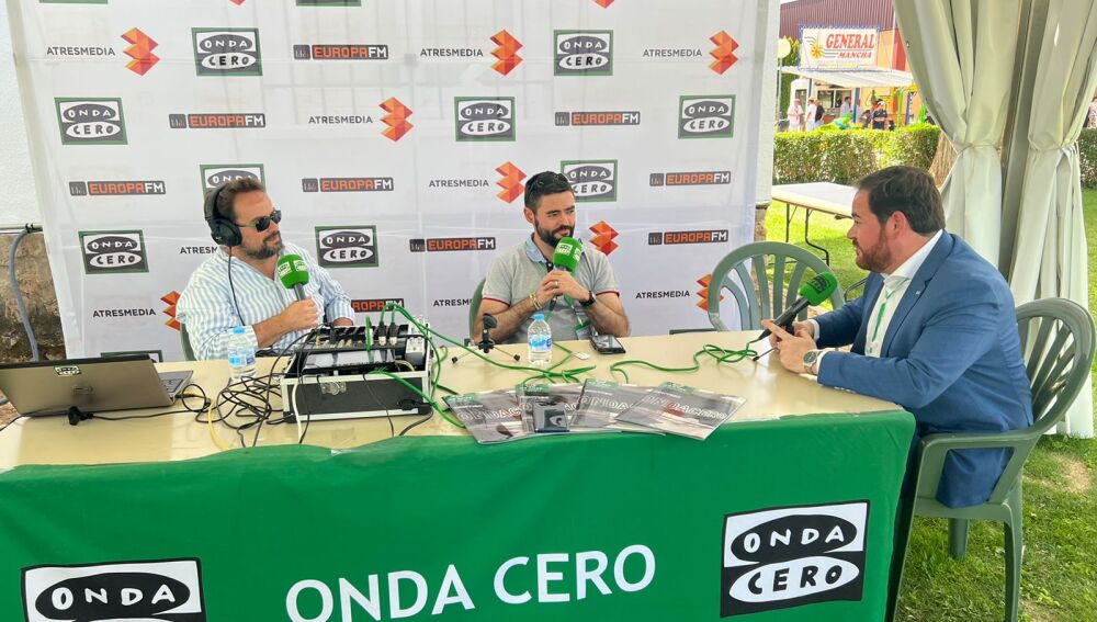 Javier Ruiz y Emilio Hidalgo entrevistan a Pablo Camacho