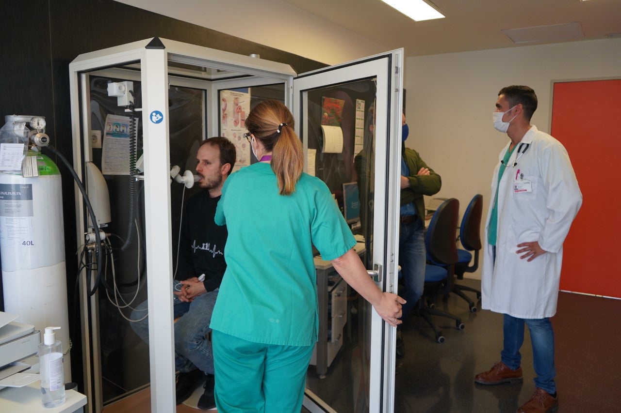 Una investigación en el Hospital General de Elche constata la presencia de microplásticos en los bronquios Una investigación en el Hospital General de Elche constata la presencia de microplásticos en los bronquios