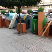 Trastos en la calle de Alzira