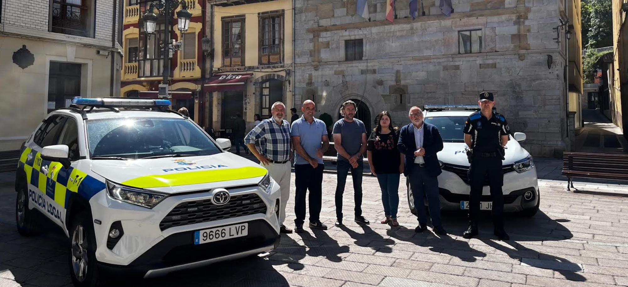 El cuerpo de Policía Local de Ribadesella estrena vehículo de intervención e indumentaria El cuerpo de Policía Local de Ribadesella estrena vehículo de intervención e indumentaria