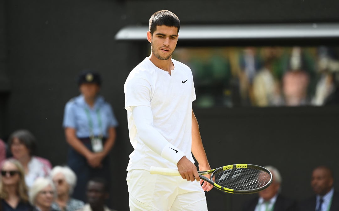 Carlos Alcaraz se despide de Wimbledon tras un partidazo protagonizado por Jannik Sinner Carlos Alcaraz se despide de Wimbledon tras un partidazo protagonizado por Jannik Sinner