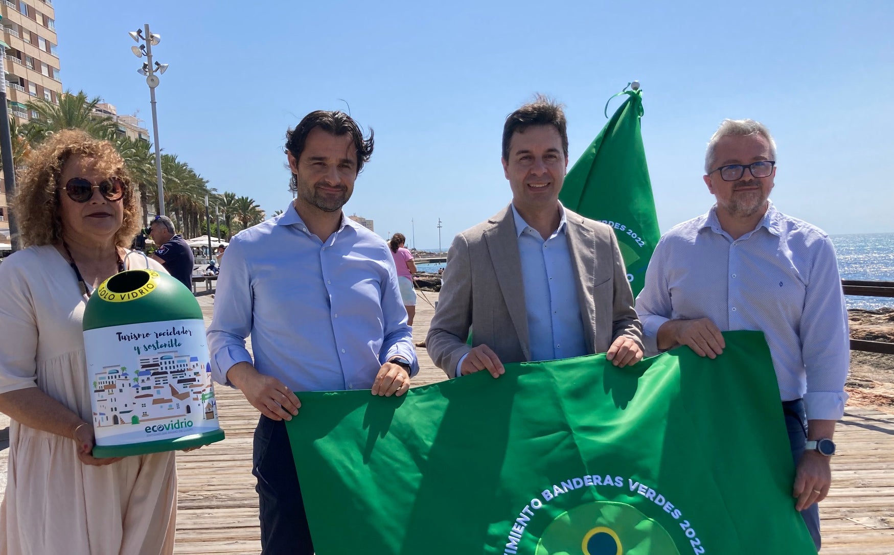 Torrevieja presenta campaña "Banderas Verdes" por la sostenibilidad de la hosteleria Torrevieja presenta campaña "Banderas Verdes" por la sostenibilidad de la hosteleria