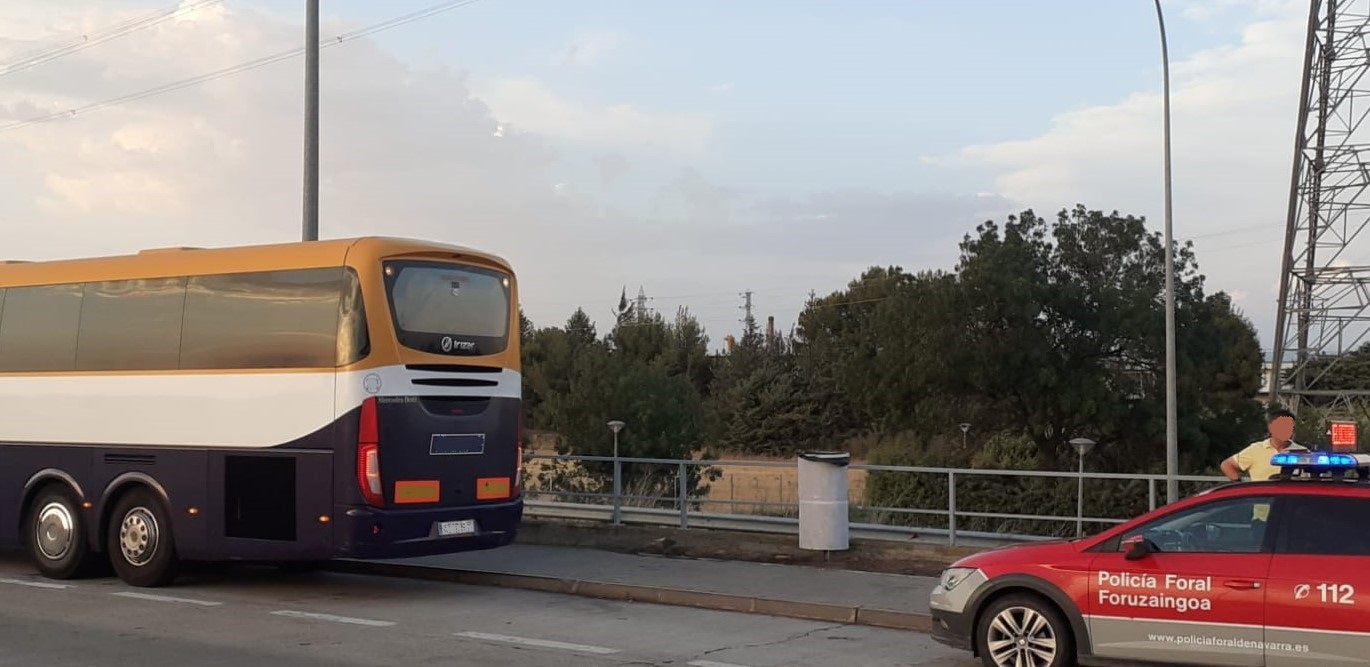 Inmovilizado un autobús en Marcilla después de que los viajeros avisaran de que el conductor esnifaba droga Inmovilizado un autobús en Marcilla después de que los viajeros avisaran de que el conductor esnifaba droga