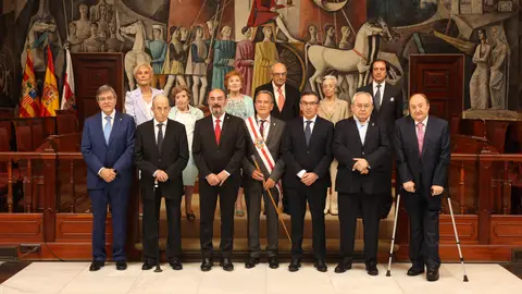 La DPZ entrega la Medalla de Santa Isabel a sus doce expresidentes