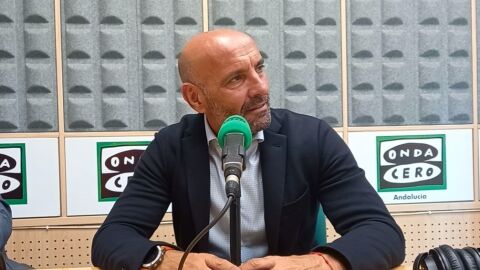Monchi, en los estudios de Onda Cero Sevilla.