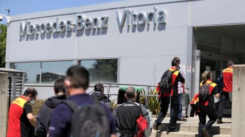 Trabajadores en la entrada de turno en Mercedes