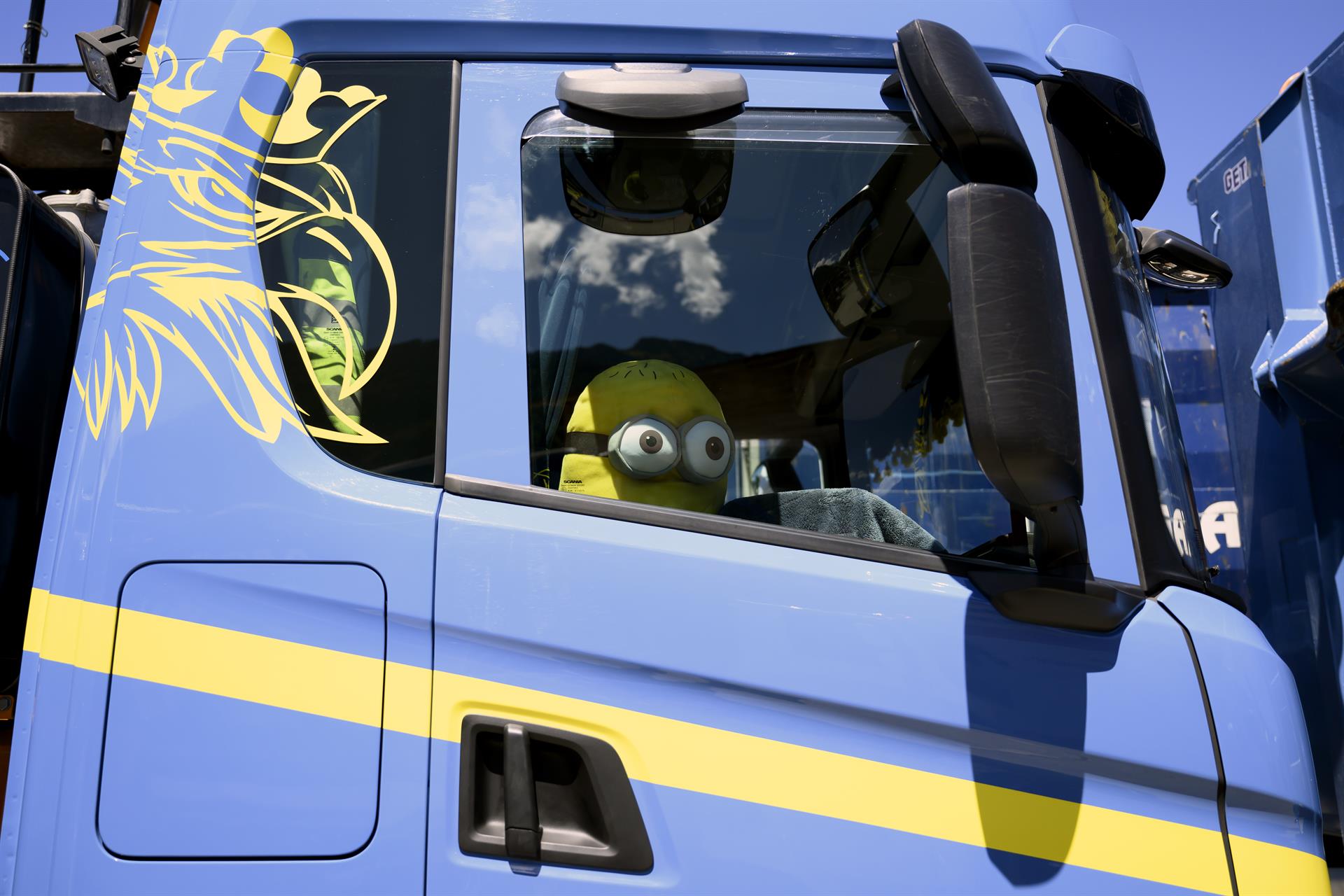 Reino Unido prohíbe ir al cine a ver la última película de los 'Minions' con traje de chaqueta Reino Unido prohíbe ir al cine a ver la última película de los 'Minions' con traje de chaqueta