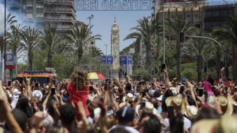 La mascletà de Pirotecnia Ferrández en la plaza de los Luceros 