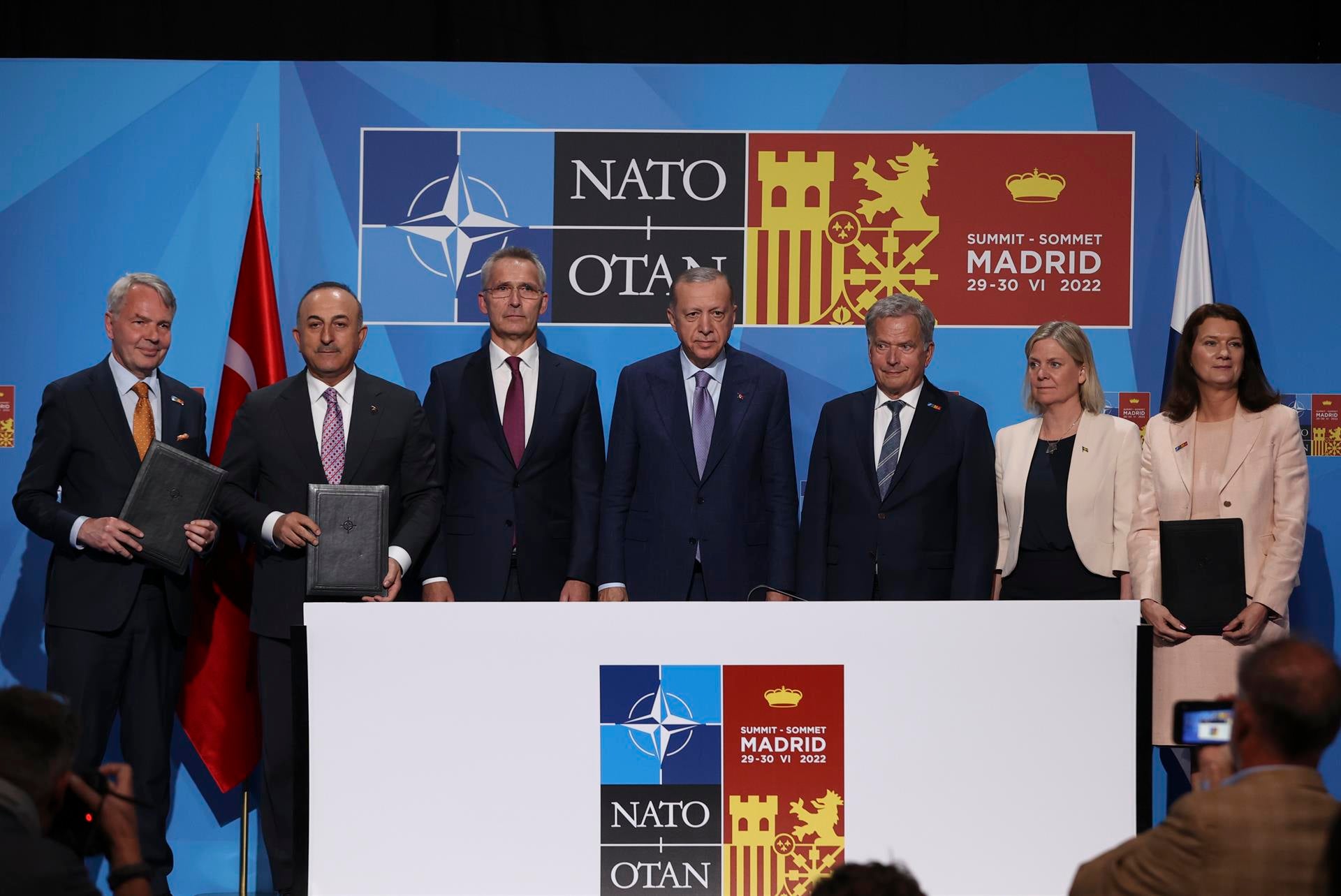 La OTAN firma el protocolo de adhesión de Finlandia y Suecia La OTAN firma el protocolo de adhesión de Finlandia y Suecia