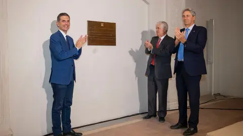 La Universidad de Alcalá presenta el epitafio de Antonio de Nebrija dentro de los actos de conmemoración del V Centenario de su fallecimiento La Universidad de Alcalá presenta el epitafio de Antonio de Nebrija dentro de los actos de conmemoración del V Centenario de su fallecimiento